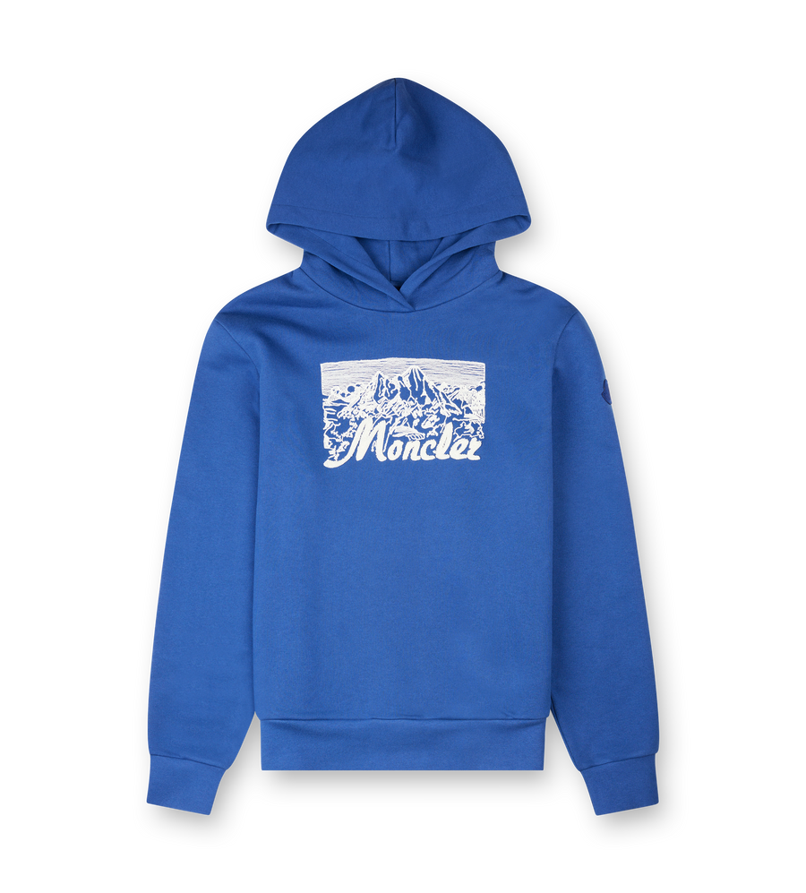 Blauwe moncler hoodie met een wit logo op een witte achtergrond