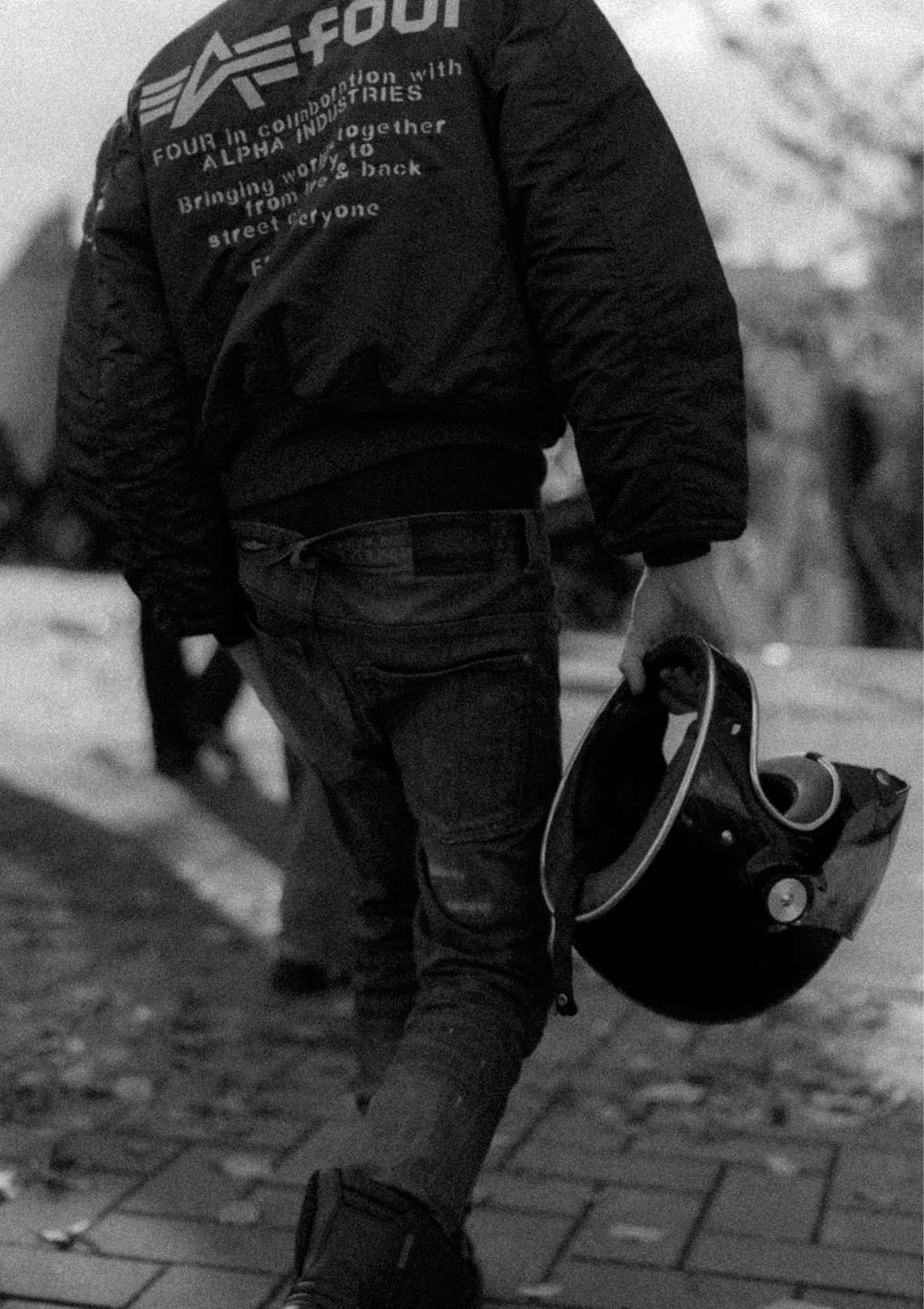 FOUR & ALPHA INDUSTRIES - Amsterdamse Streetwear ontmoet iconisch utility-design