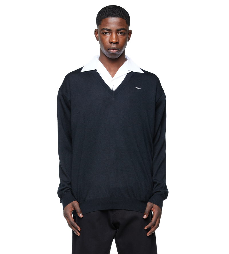 V-neck Sweater Black - 52