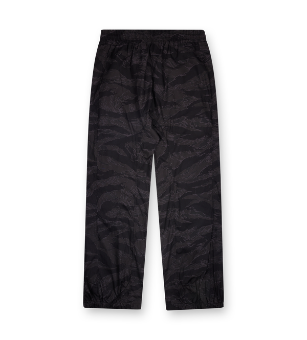 123 Rivington Trappist Penta Pant in black camo with baggy fit, contrast side stripes and drawstring waistband.