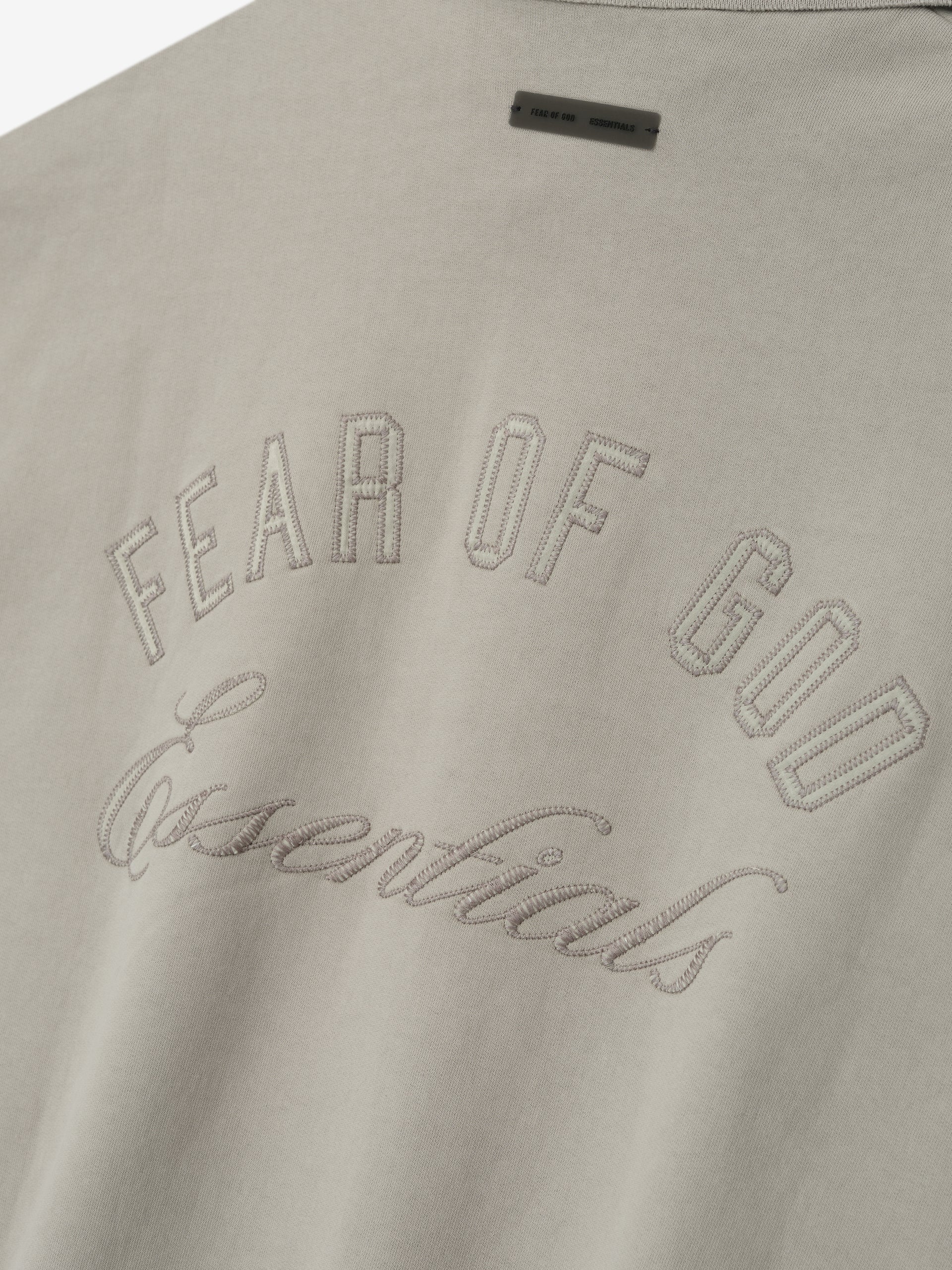Fear of God Essentials geborduurd klassiek polosweatshirt in rookgrijs
