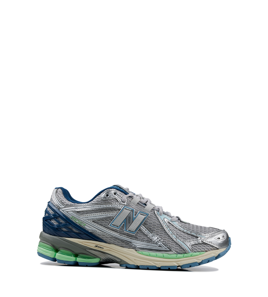 1906R Sneakers in Silver Metallic / Still Water