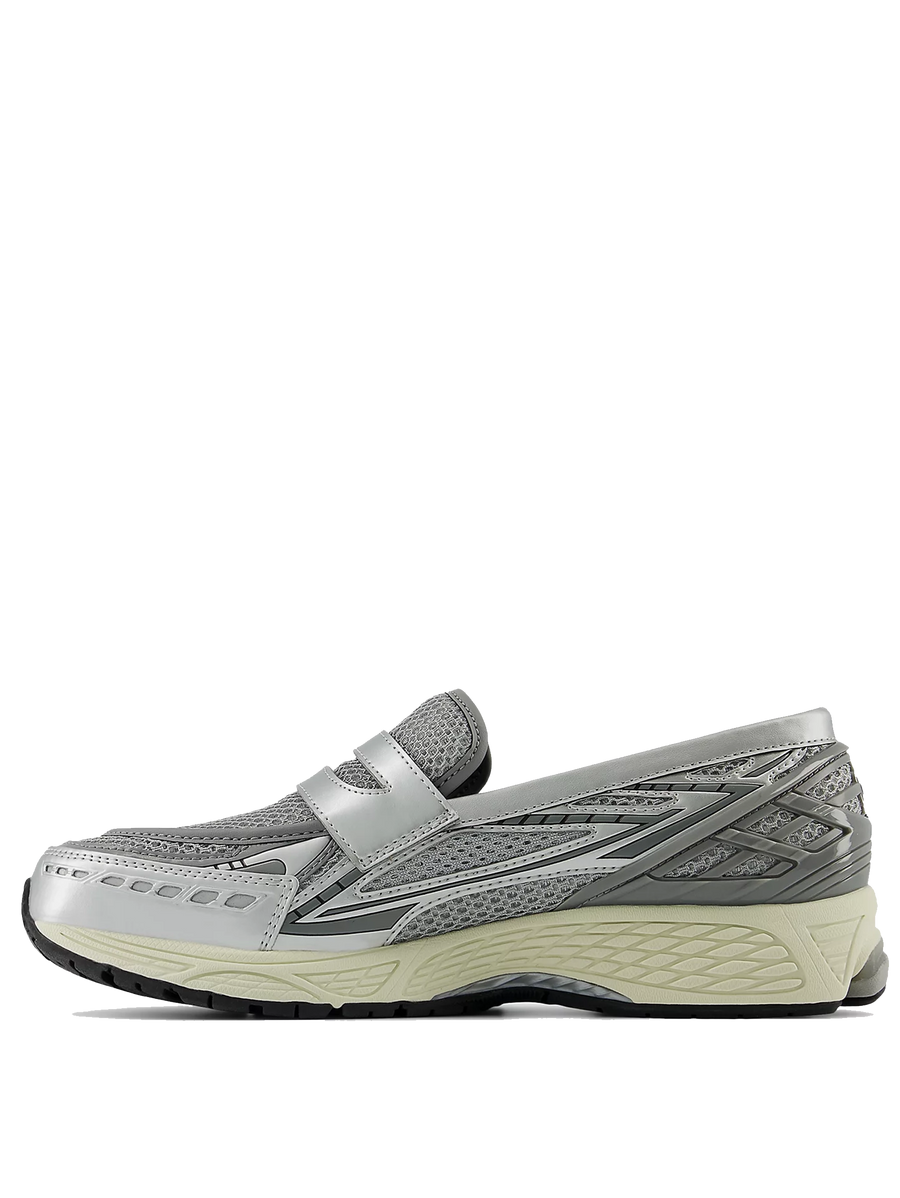 New Balance 1906 Loafer in Silver