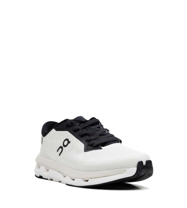 On Running Cloudzone in Ice/Black